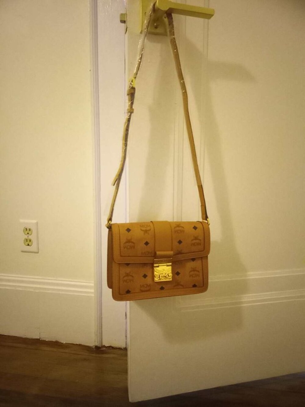 MCM Tracy Shoulder Bag in Visetos - Picture 7 of 7